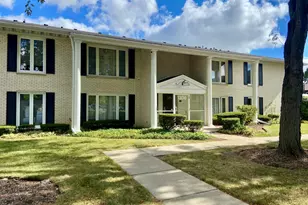 1306 S New Wilke Rd, Arlington Heights, IL 60005 - Photo 1