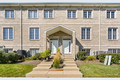 183 N East River Road #F4, Des Plaines, IL 60016 - Photo 1