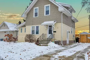 813 W Cleveland St, Freeport, IL 61032 - Photo 1