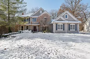 600 Crosswind Ln, Lindenhurst, IL 60046 - Photo 1