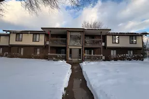 569 Somerset Ln, Crystal Lake, IL 60014 - Photo 1