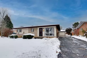 305 E Normandy Dr, Addison, IL 60101 - Photo 1