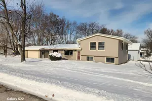 10 Lincoln St, Lake in the Hills, IL 60156 - Photo 1