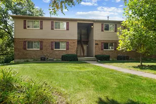 295 Woodridge Cir, South Elgin, IL 60177 - Photo 1