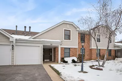 28 Regent Circle #B2, Schaumburg, IL 60193 - Photo 1