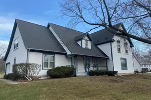 872 Victoria Dr, Woodstock, IL 60098 - Photo 1