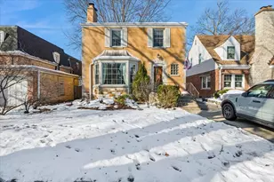 6770 N Keota Ave, Chicago, IL 60646 - Photo 1