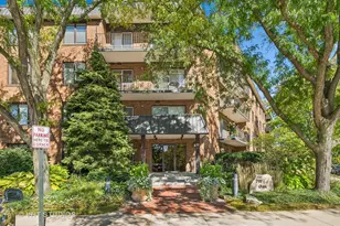 711 Oak St, Winnetka, IL 60093 - Photo 1