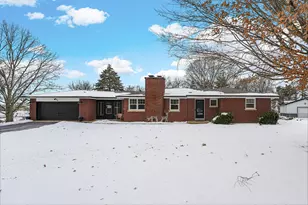 11 Lillian Ln, Yorkville, IL 60560 - Photo 1