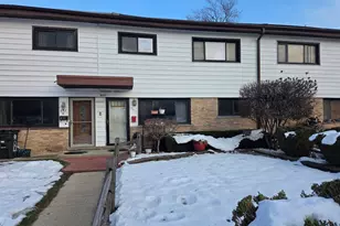 257 Dover Dr, Des Plaines, IL 60018 - Photo 1