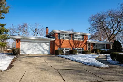 910 E Kimber Drive, Arlington Heights, IL 60005 - Photo 1