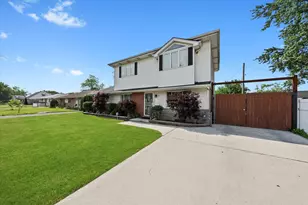 6315 W 83rd Pl, Burbank, IL 60459 - Photo 1