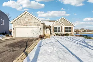 11 Baldwin Ct, Lake in the Hills, IL 60156 - Photo 1