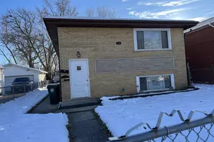 1105 Indian Ave, Aurora, IL 60505 - Photo 1