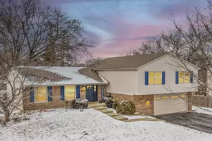 681 Windemere Ln, Lake Zurich, IL 60047 - Photo 1