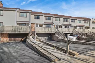 3120 Antelope Springs Rd, Northbrook, IL 60062 - Photo 1