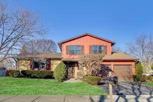 549 Ridgewood Ln, Buffalo Grove, IL 60089 - Photo 1