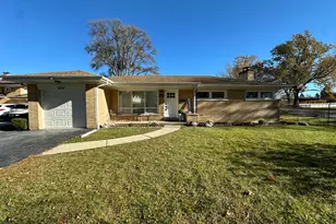 909 S Emerson St, Mount Prospect, IL 60056 - Photo 1
