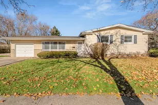 606 Edwards Ave, West Dundee, IL 60118 - Photo 1