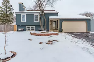 1359 Madison Ct, Saint Charles, IL 60174 - Photo 1
