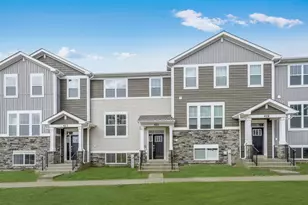 421 Red Oak Cir, Volo, IL 60020 - Photo 1