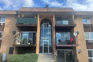 1075 Higgins Quarters Dr, Hoffman Estates, IL 60169 - Photo 1