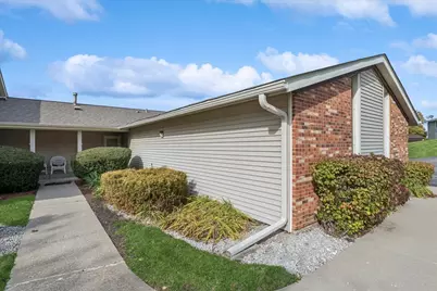 419 N Thornwood Drive #A, McHenry, IL 60050 - Photo 1