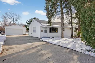 871 S Chatham Ave, Addison, IL 60101 - Photo 1