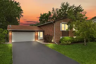 220 Osage Ln, Buffalo Grove, IL 60089 - Photo 1