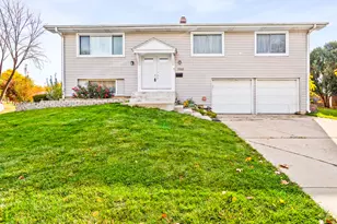 1585 W Oakmont Rd, Hoffman Estates, IL 60169 - Photo 1