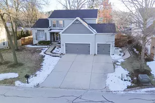 33 Foxglove Ct, Streamwood, IL 60107 - Photo 1