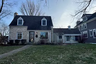 233 S Prospect Ave, Clarendon Hills, IL 60514 - Photo 1