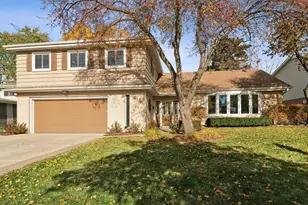 214 E Ivy Ln, Arlington Heights, IL 60004 - Photo 1