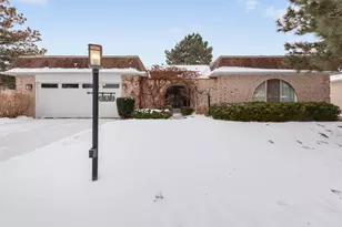 232 Arrowwood Dr, Northbrook, IL 60062 - Photo 1