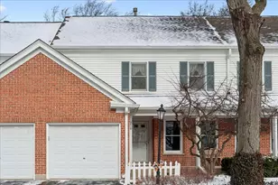 216 Country Club Dr, Prospect Heights, IL 60070 - Photo 1