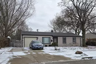 725 Russet Ln, Streamwood, IL 60107 - Photo 1