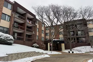 [Address not provided], Glen Ellyn, IL 60137 - Photo 1