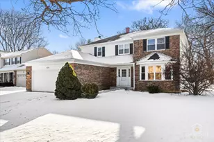 631 Cortland Dr, Lake Zurich, IL 60047 - Photo 1