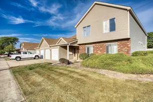 7070 Newport Dr, Woodridge, IL 60517 - Photo 1