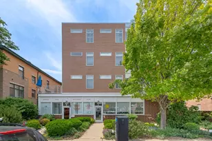 915 S Oak Park Ave, Oak Park, IL 60304 - Photo 1
