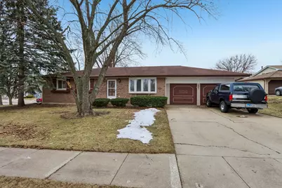 641 Winthrop Avenue, Glendale Heights, IL 60139 - Photo 1