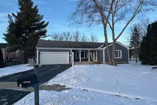 155 Lee Ann Ln, Woodstock, IL 60098 - Photo 1