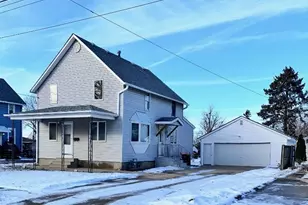 919 Esther Ave, Sycamore, IL 60178 - Photo 1