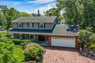 401 69th St, Darien, IL 60561 - Photo 1