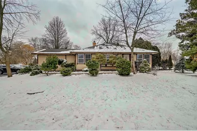1748 N Windsor Drive, Arlington Heights, IL 60004 - Photo 1