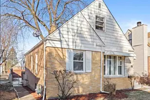 32 166th Pl, Calumet City, IL 60409 - Photo 1