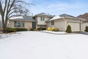 570 Boardman Cir, Bolingbrook, IL 60440 - Photo 1