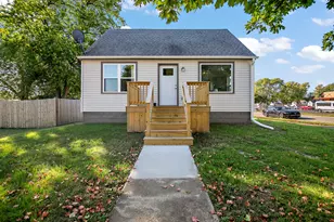 195 N Michigan Ave, Bradley, IL 60915 - Photo 1