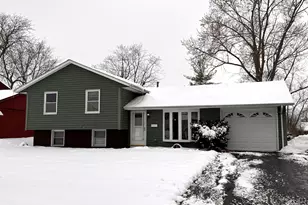 856 Notre Dame Dr, Matteson, IL 60443 - Photo 1