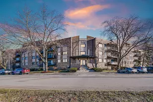 7100 W 95th St, Oak Lawn, IL 60453 - Photo 1